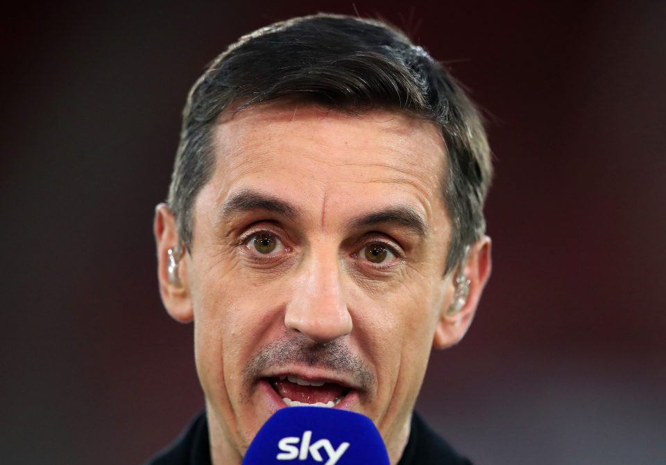  Gary Neville is fuming at the state of United's midfield