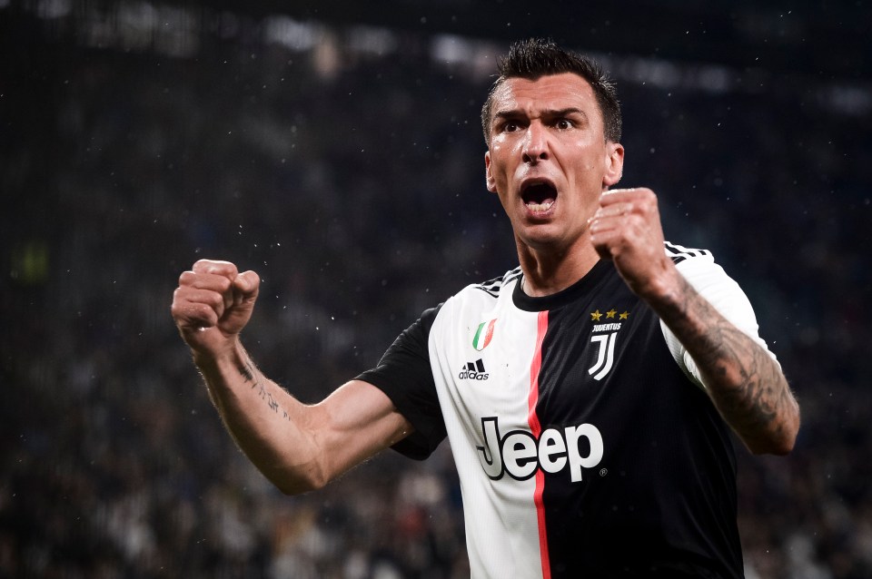  Mario Mandzukic could start training at Manchester United a month before a January move