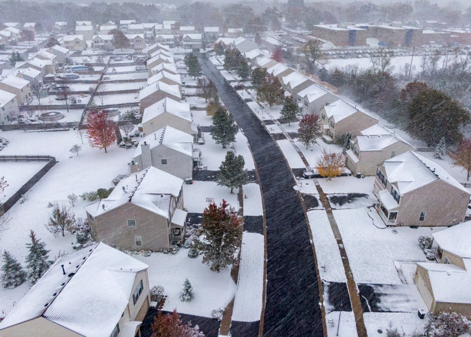  Another aerial snap shows snow falling heavily in Illinois