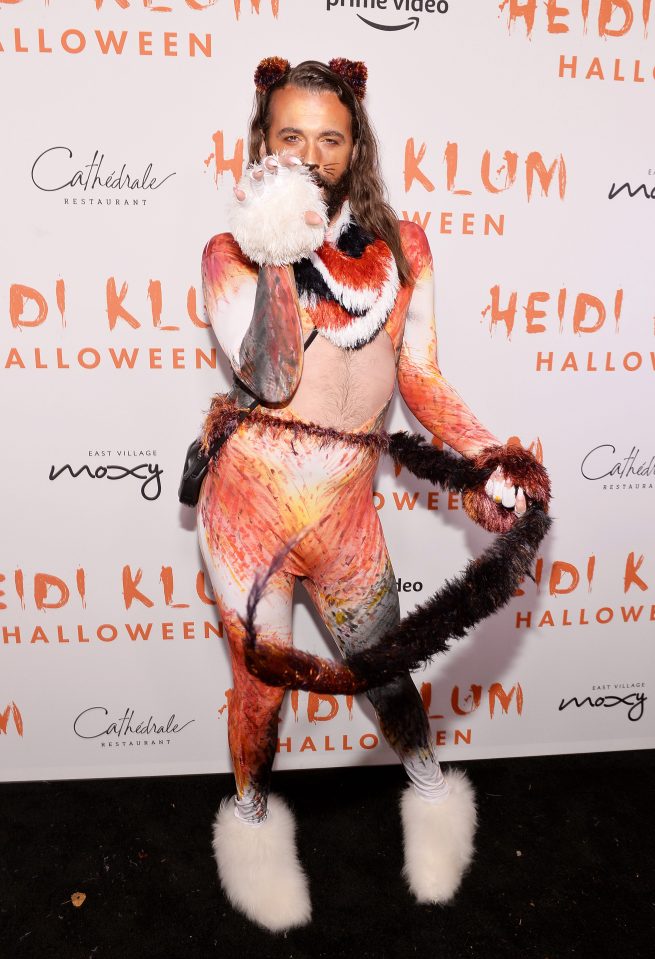  Jonathan Van Ness purrs for the camera as he walks down the red carpet