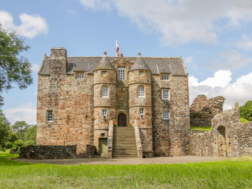  The Old Castle dates back to the 12th century