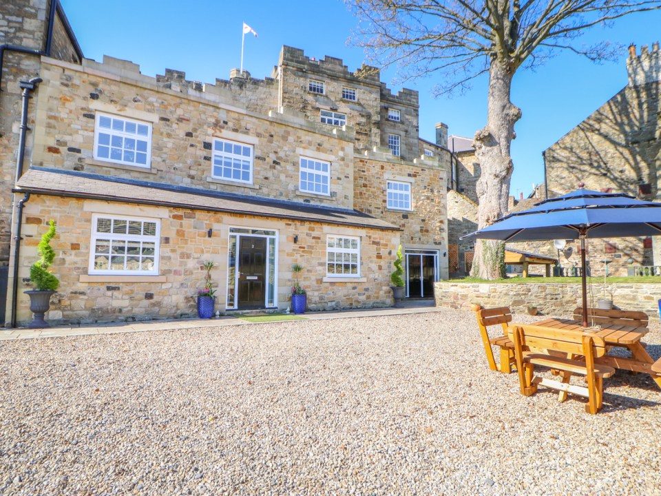  Stanhope Castle has a pad for two people