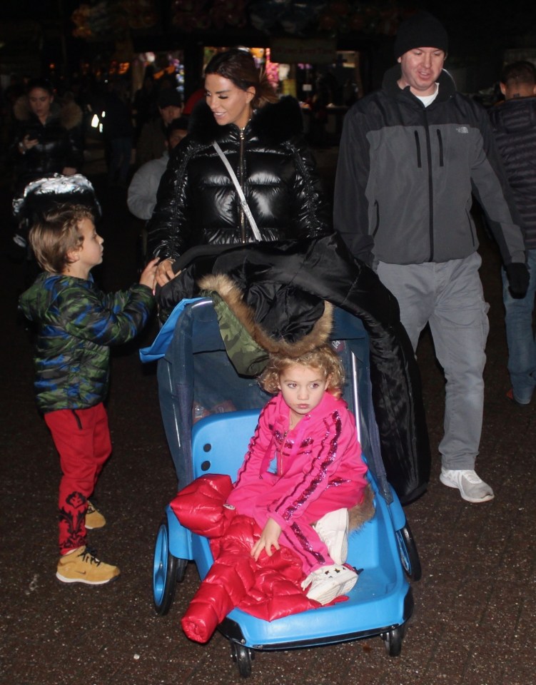  Katie and her kids at Alton Towers