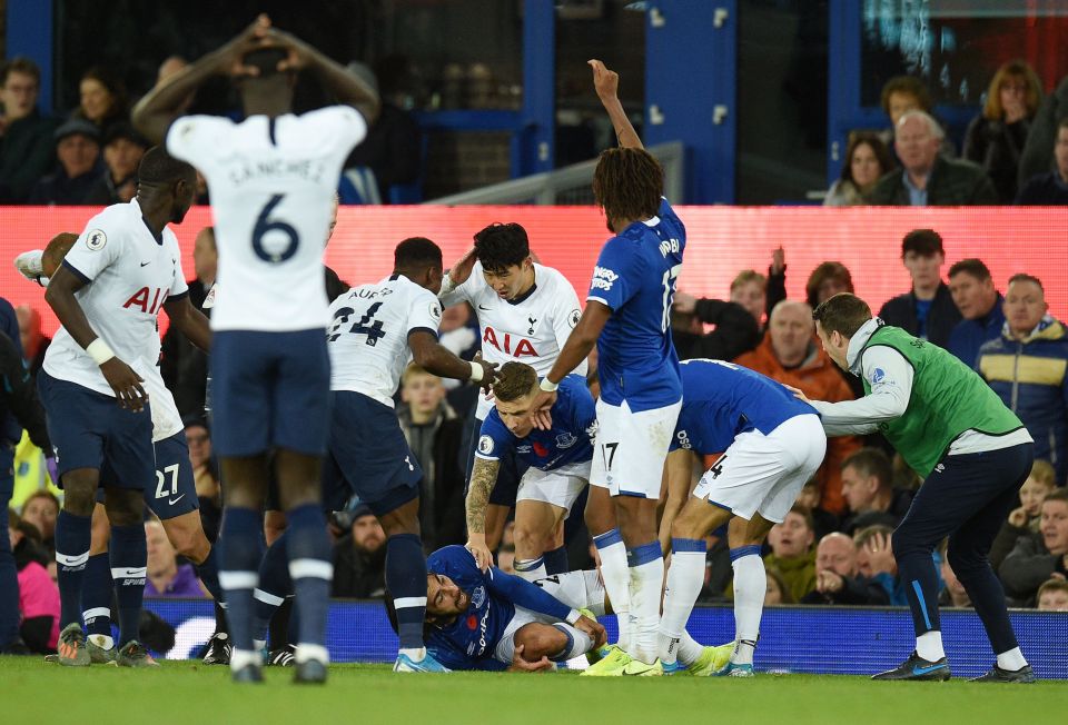  Everton players consoled Spurs star Son Heung-min after the game