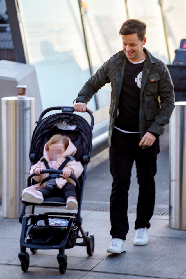  Dec pushed the pram through the airport