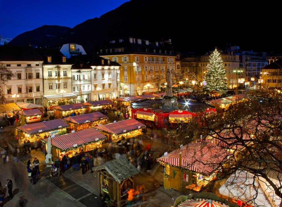  Piazza Walther is a traditional, family friendly Christmas spectacle complete with a rustic nativity