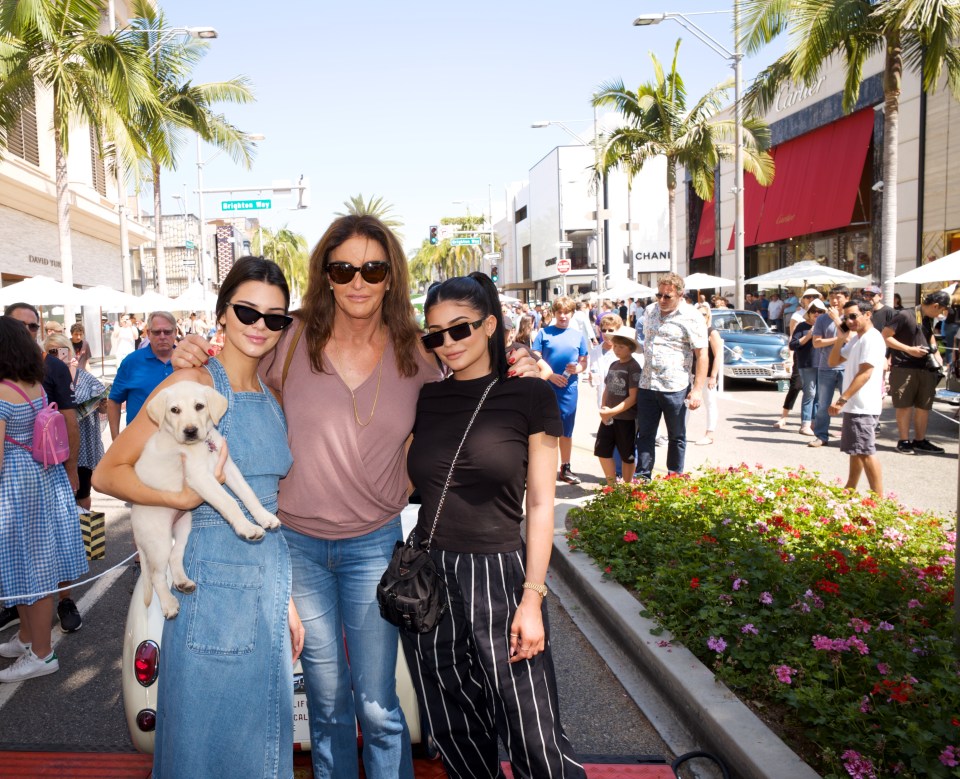  Caitlyn with daughters Kendall and Kylie