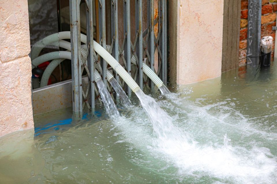  The Venice sea level has risen by a total of 26cm since 1870