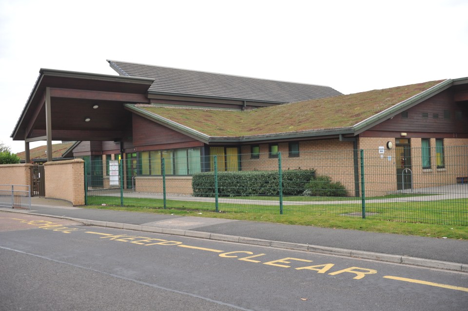  Kids at Welton Primary School will no longer be able to change between packed lunches and school dinners over a term