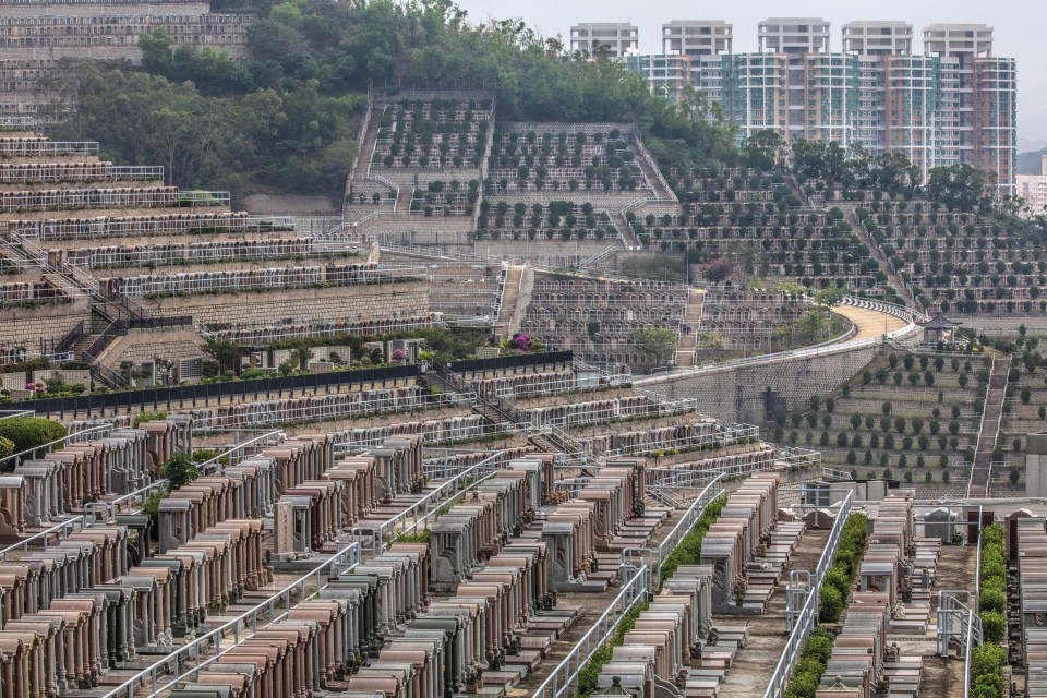  Graves line the slopes of Junk Bay Chinese Permanent Cemetery in Hong Kong, China, December 2018