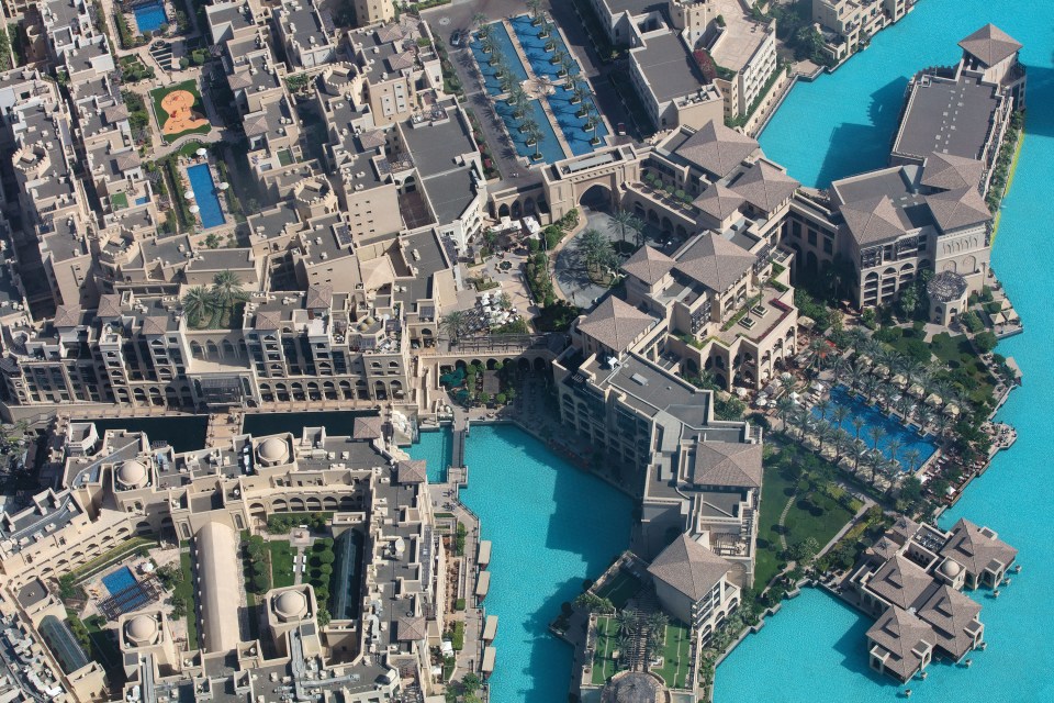  This super clear image shows the bottom of the Burj Khalifa in Dubai back in 2017