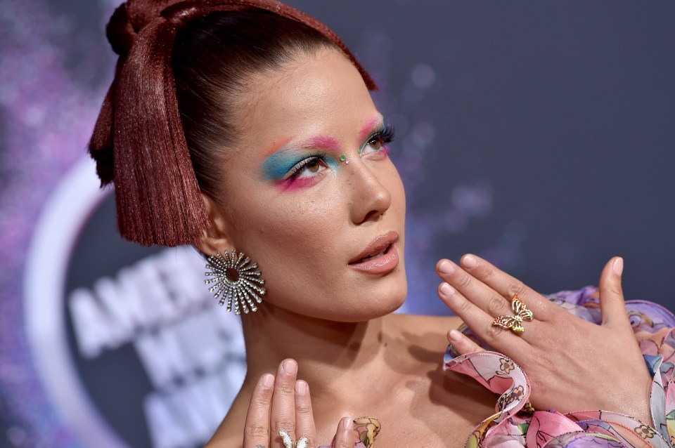  Halsey sported bleach-blonde eyebrows at the American Music Awards