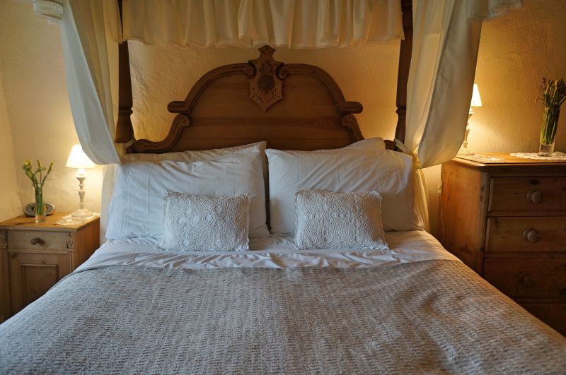  Enjoy a four poster bed all to yourself