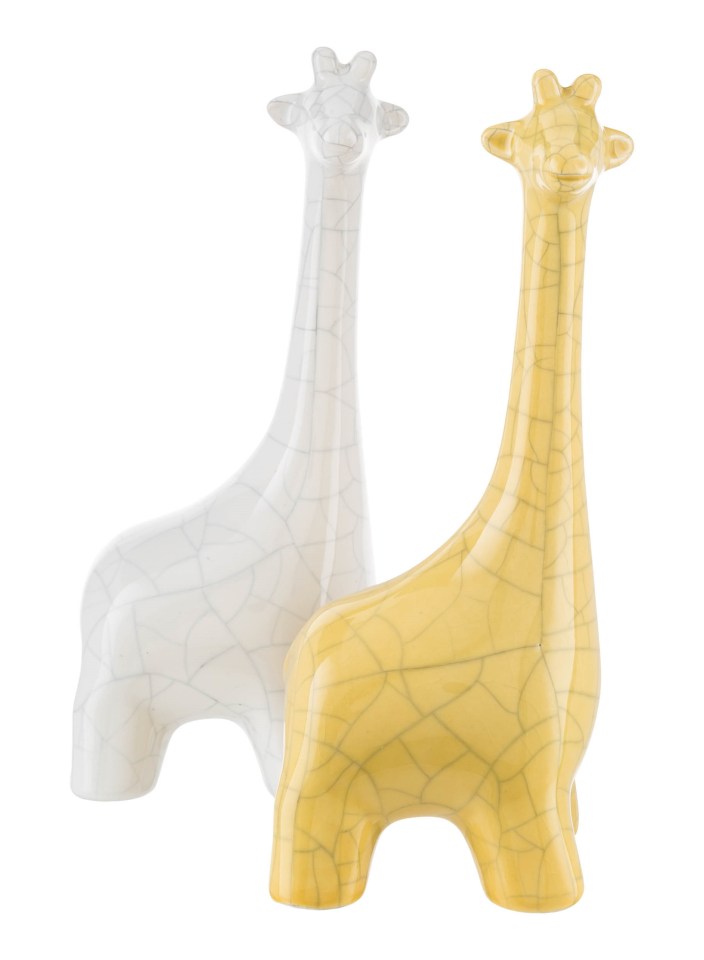  These charming giraffe ornaments have a pretty ceramic pattern