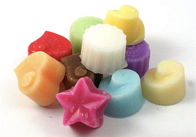  This lovely and colourful set includes 10 wax melts in different scents