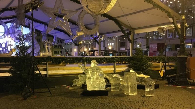  A child died after an ice sculpture collapsed at Luxembourg City’s Christmas market yesterday