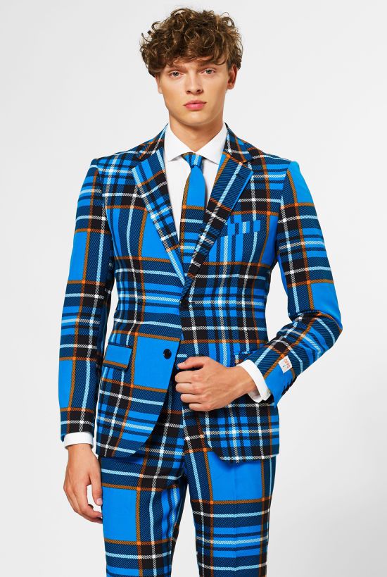  This tartan suit can be worn for occasions throughout the year