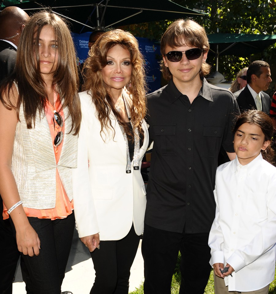  Left to right, Paris Jackson, La Toya Jackson, Prince Jackson and Blanket Jackson