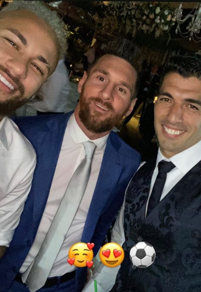  Neymar posted this photo of the MSN trio reunited