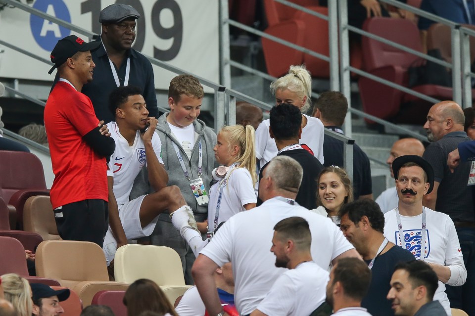  Jesse Lingard with other members of his family