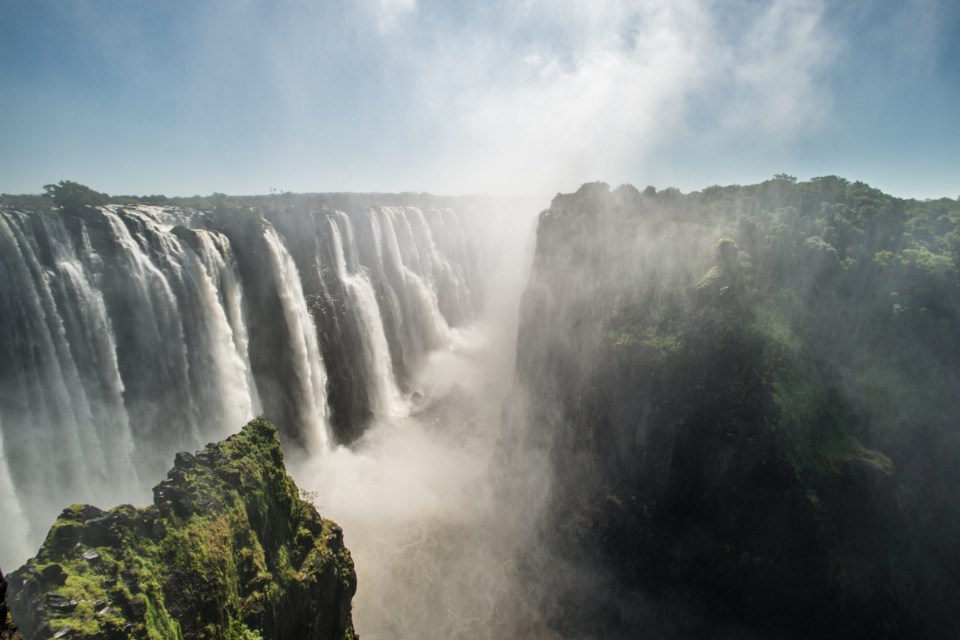  How the falls normally look, with spray visible 30 miles away