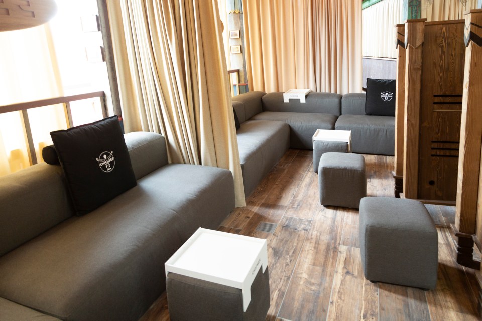  For visitors who wants a bit of privacy, you can hire one of the sofa areas