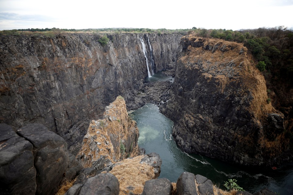  Shocking pictures show the Victoria Falls nearly dry after water levels fell to the lowest in 25 years