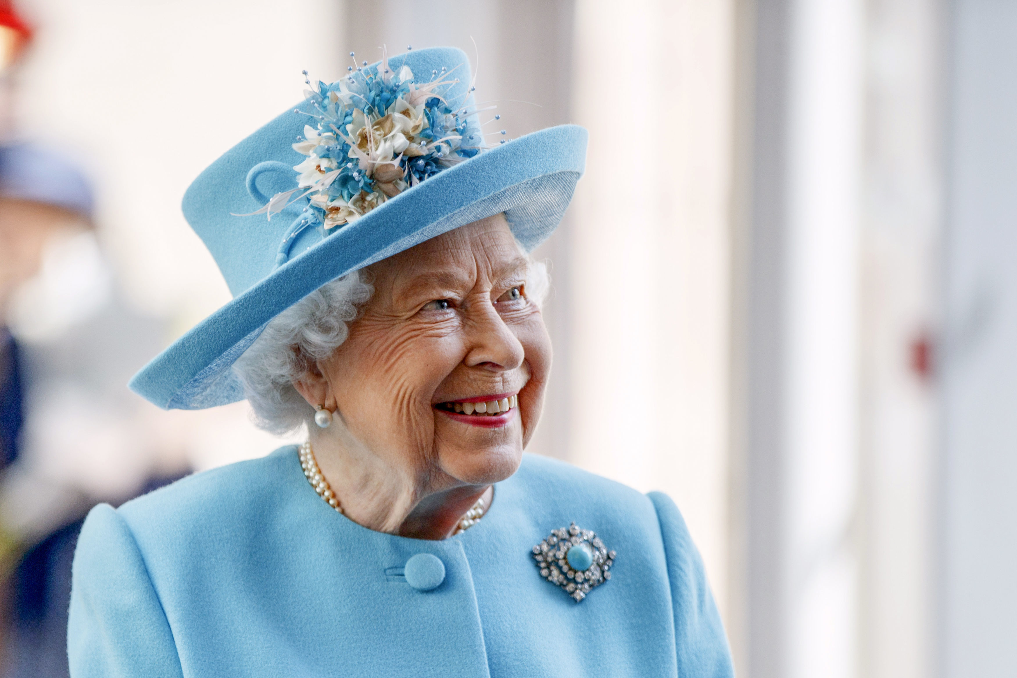  The Queen is hunting for a senior gardener to look after the gardens at Buckingham Palace 