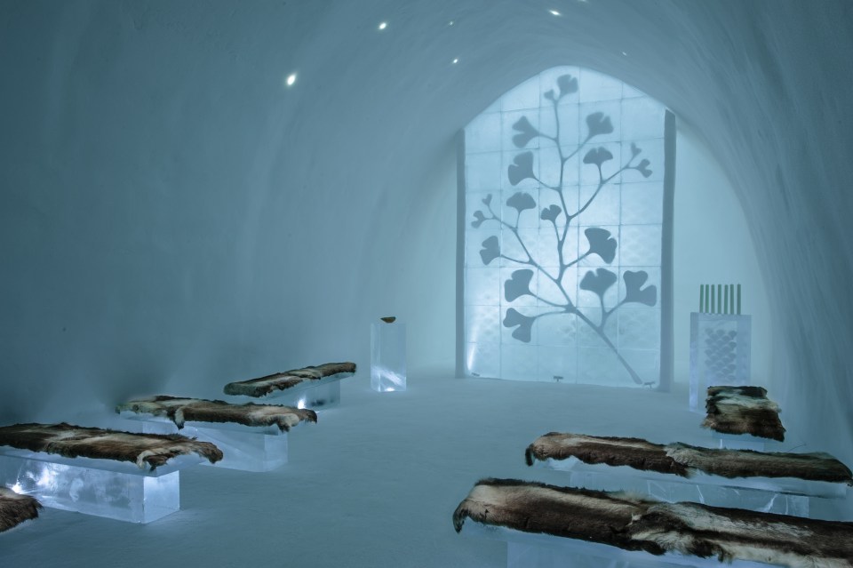 The Ceremony Hall celebrates the Chinese Ginkgo Tree and has 30 stars carved into the ceiling