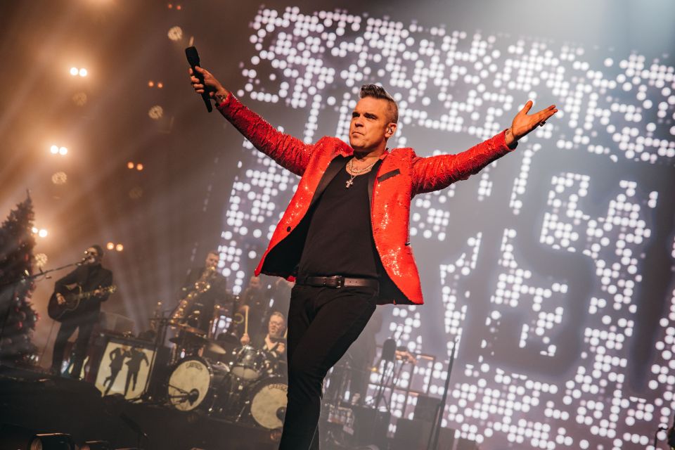  Robbie Williams said he was considering hiring a private detective to find his ex-Take That bandmate