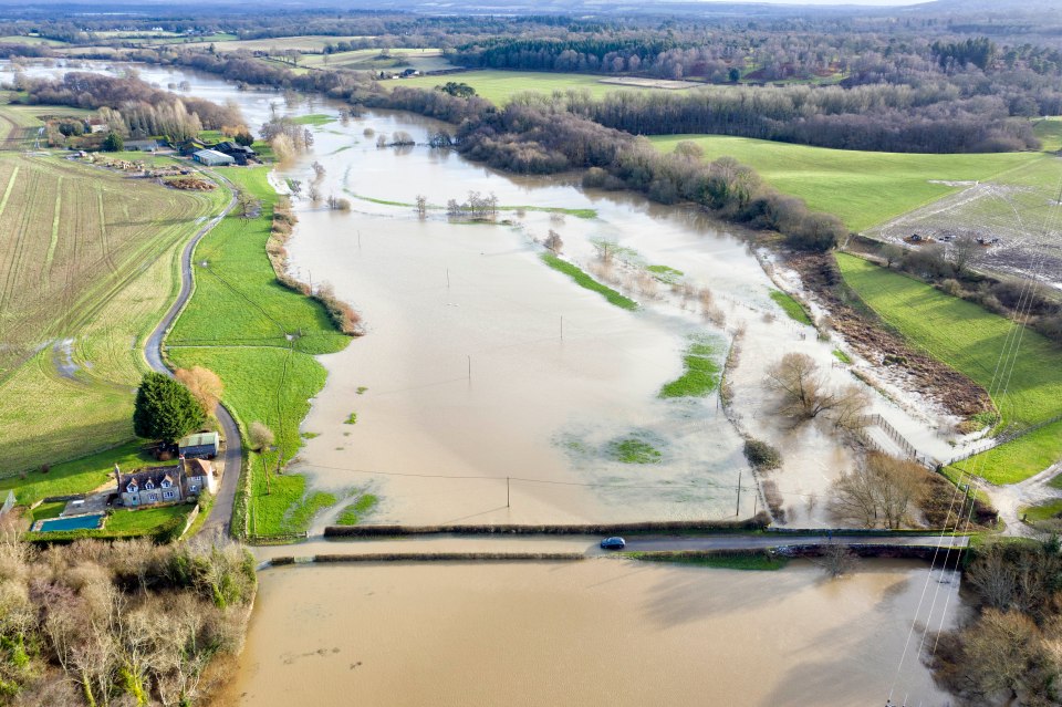  Whole stretches of land become waterlogged following torrential rain