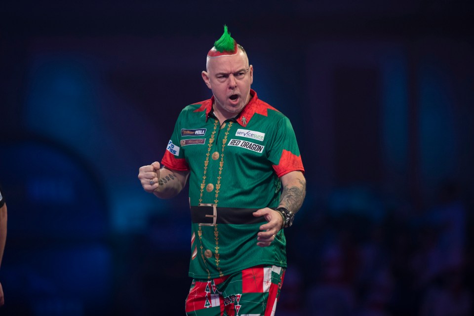  Peter Wright chose a Christmas-themed outfit for the contest