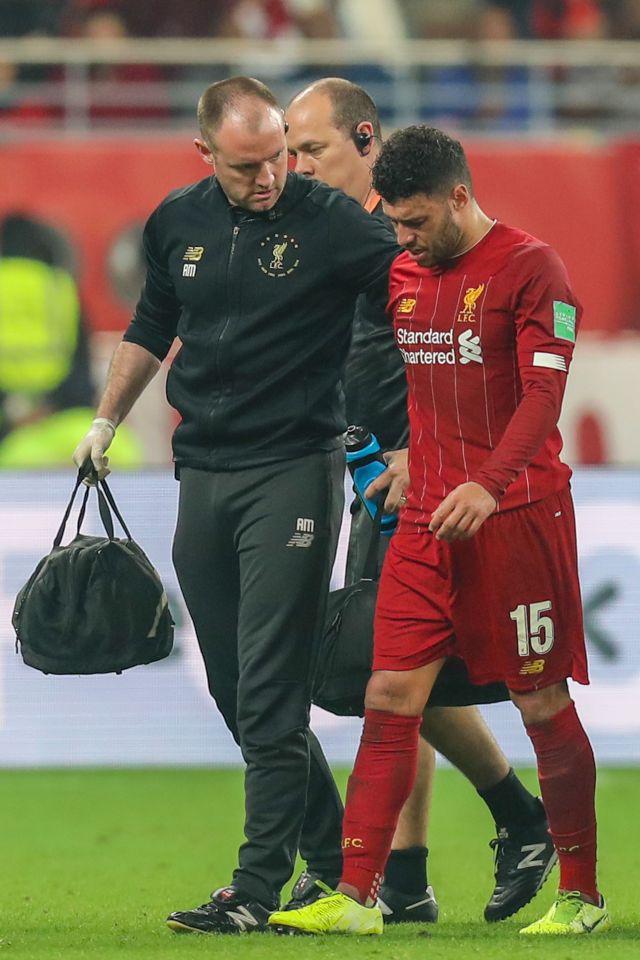  Alex Oxlade-Chamberlain was subbed off injured