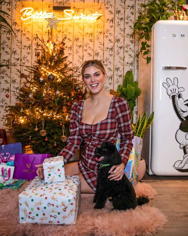  Influencer Ashley James looked excited to open her presents as she sat beside her Christmas tree