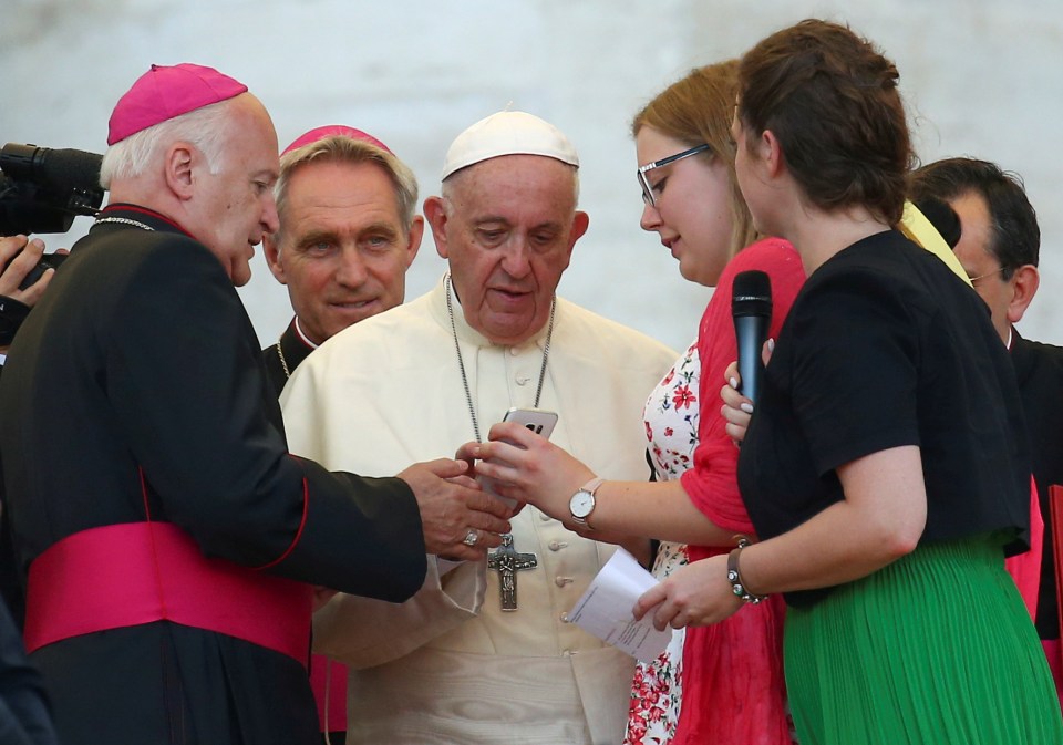  Pope Francis encouraged people to put their phones away and to get back to talking at mealtimes