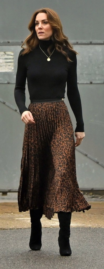 We're digging this smart casual look from Kate - with the leopard print a refreshing twist on her wardrobe 