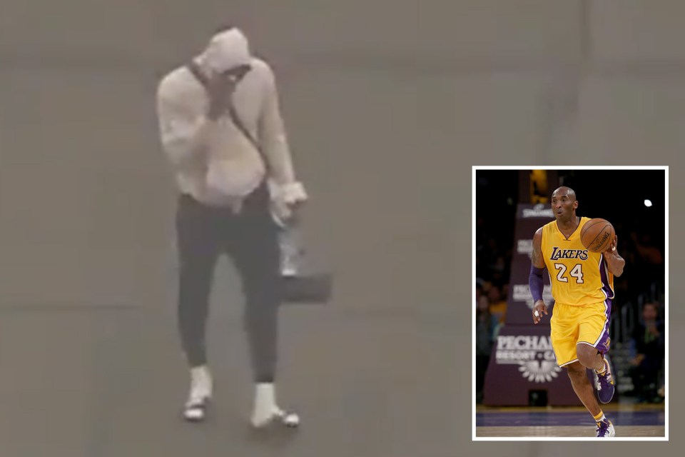  LeBron was seen in tears as he learnt of the news of Bryant's death at Los Angeles airport