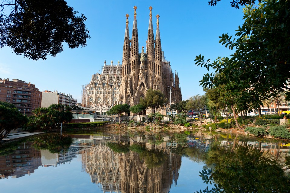  La Sagrada Familia is a famous tourist attraction in the city