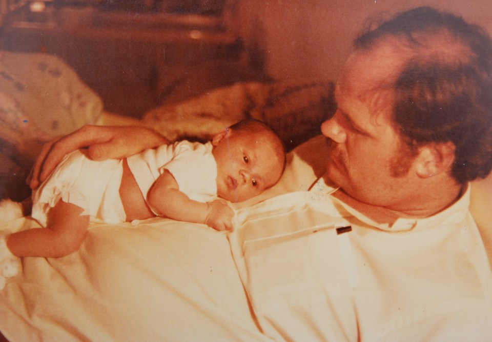 Thomas, 75, has told relatives he longs to place a photo of himself with his daughter, Harry and grandson baby Archie onto a special picture wall at his home in Mexico