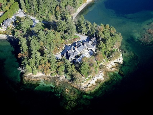  The royal couple spent Christmas and New Year in this waterfront home on Vancouver Island