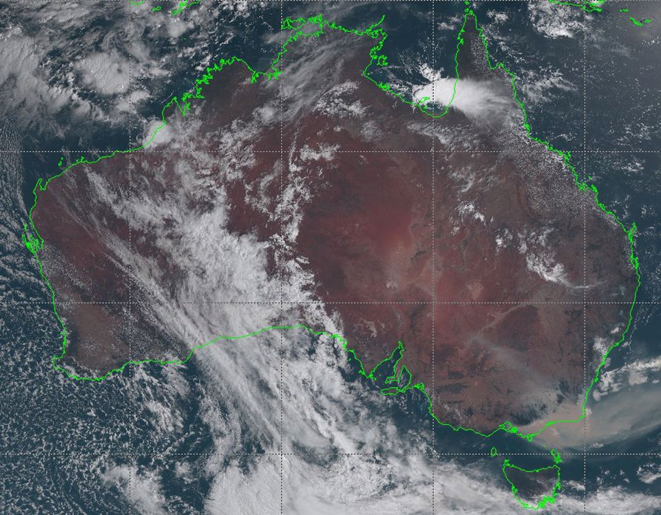  Satellite image shows huge plume of smoke travelling across Australia