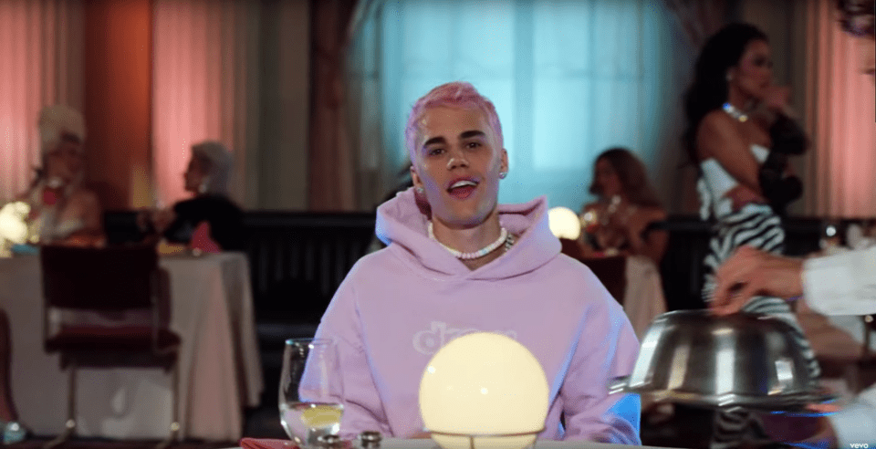  Justin debuted a pink hairstyle in his Yummy music video