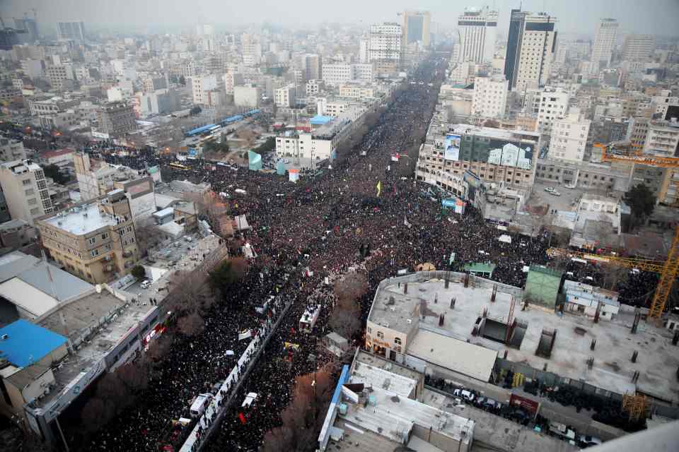  Massive crowds take to the streets to mourn General Soleimani in Iranian city of Mashhad