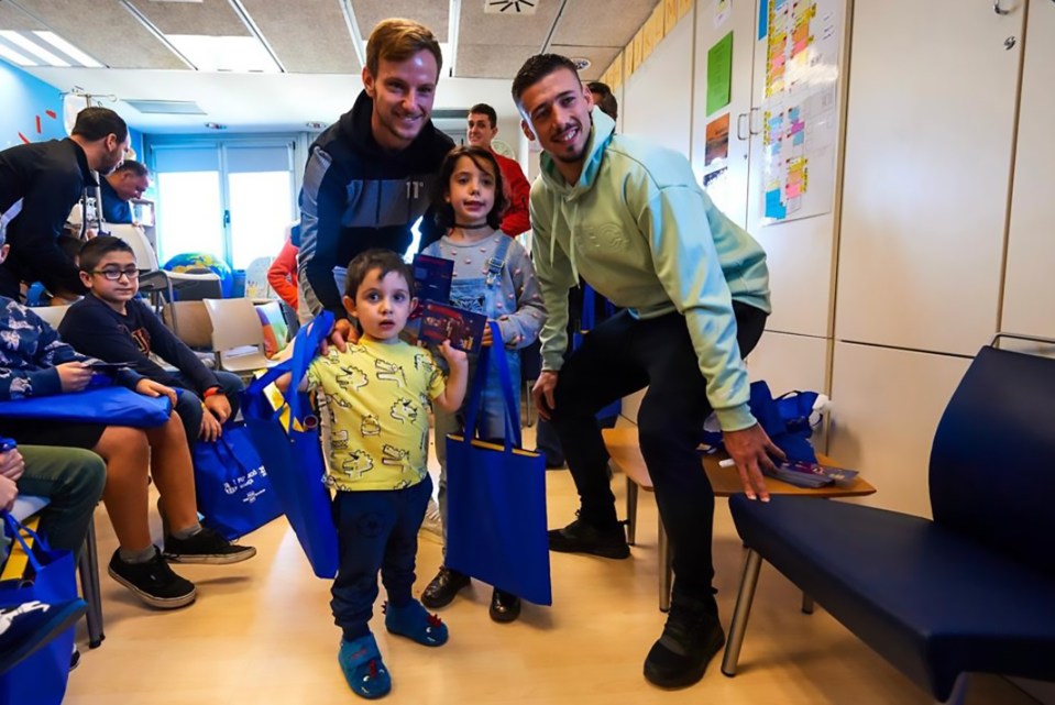  Ivan Rakitic and Clement Lenglet also met the kids