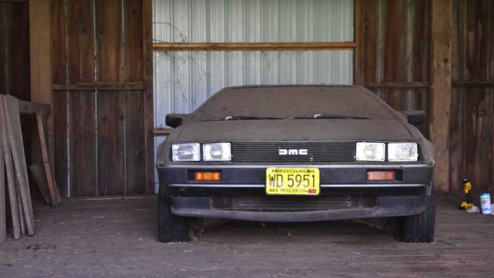  The old school motor had been left in the dusty barn for 32 years