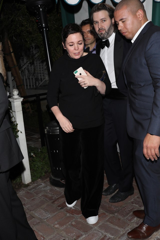  Olivia Colman was the last one standing at a Golden Globes afterparty