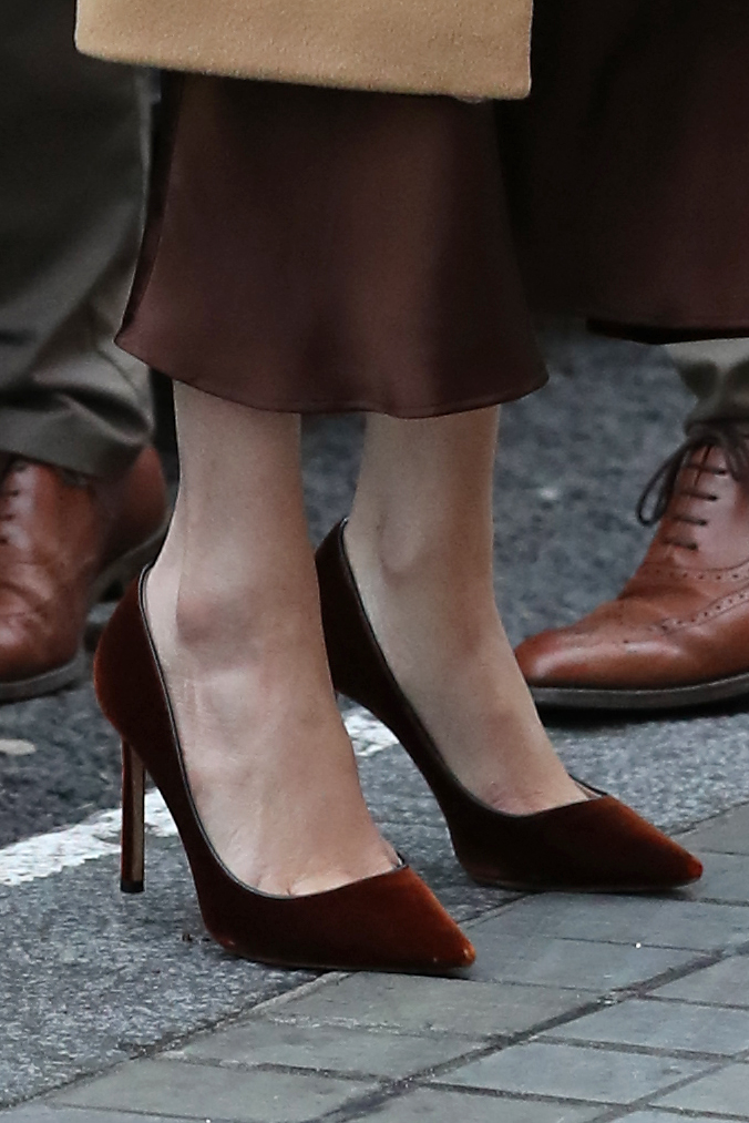 She’s finished off the chic look with brown suede Jimmy Choo heels