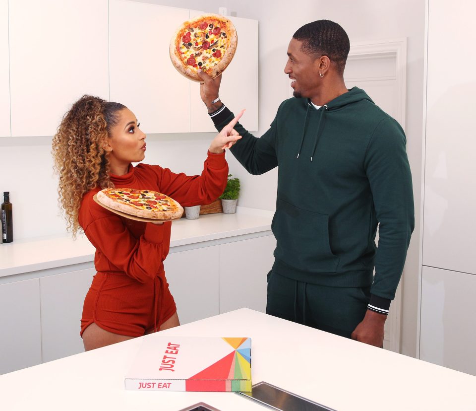  The pair were seen enjoying a pizza