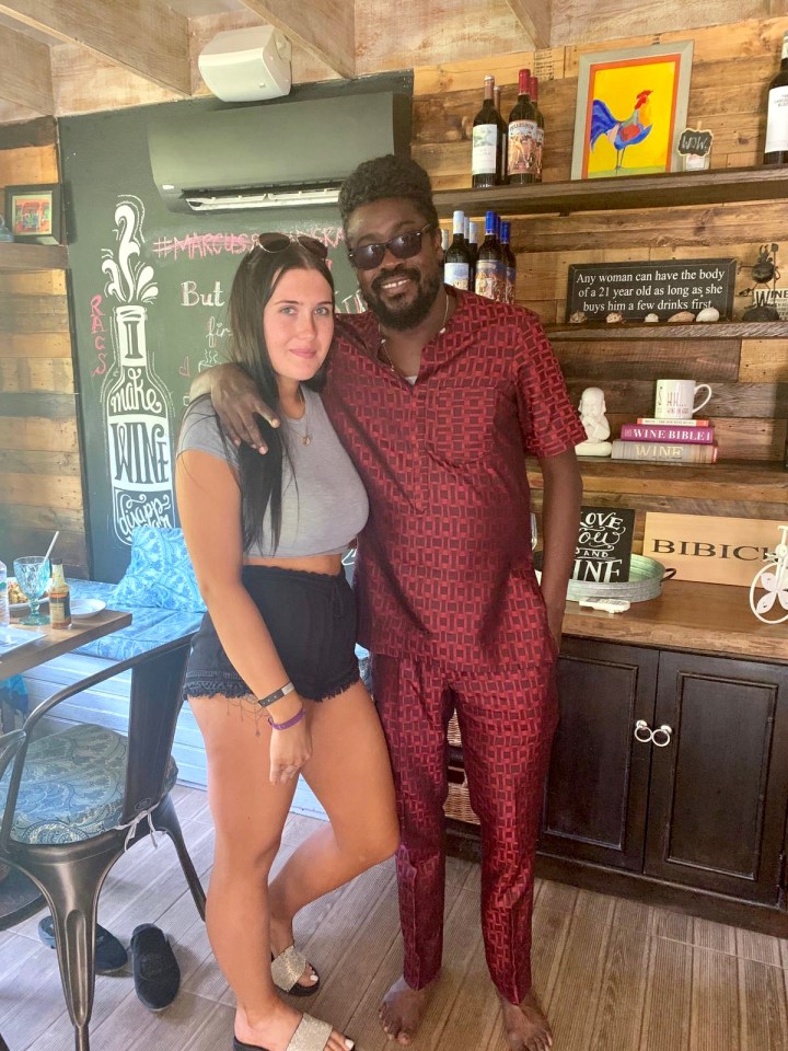  Reggae star Beenie Man was happy to pose for pic