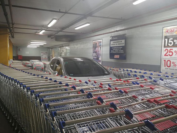  Shopping centre employees took sweet revenge on a poorly parked car in Buenos Aires, Argentina